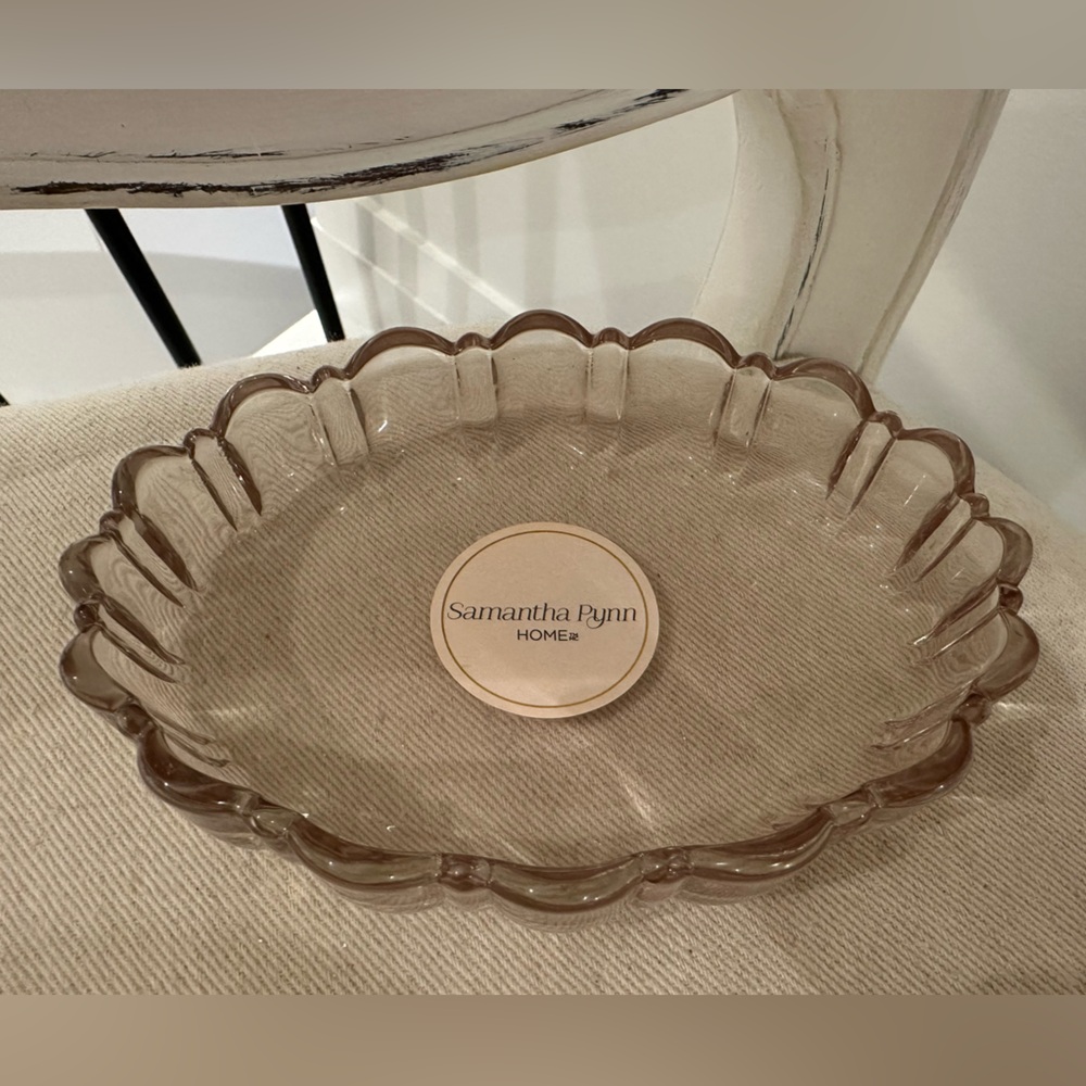 Samantha Pynn Home Scalloped Glass Soap Dish Tray Pale Pink NWT